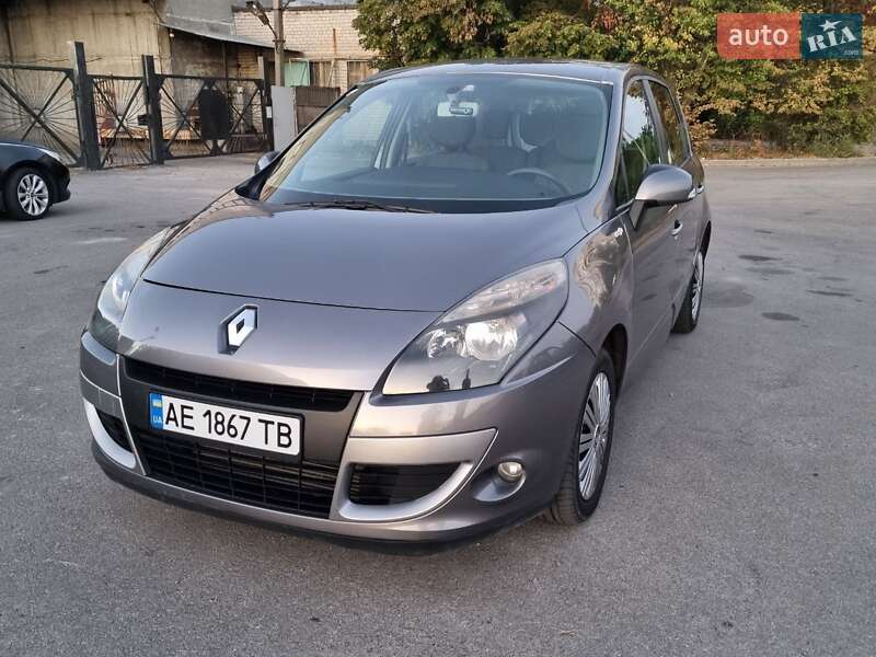 Минивэн Renault Scenic 2011 в 