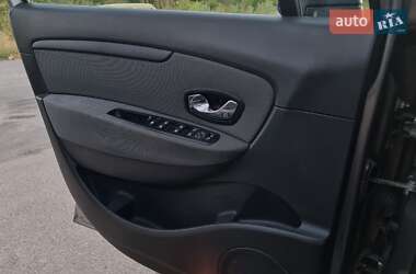 Минивэн Renault Scenic 2011 в 