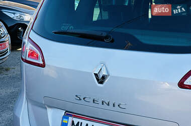 Минивэн Renault Scenic 2009 в 