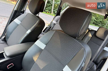Минивэн Renault Scenic 2013 в 