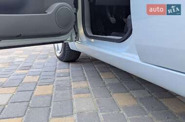 Минивэн Renault Scenic 2004 в 