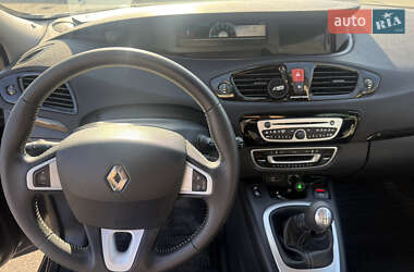 Минивэн Renault Scenic 2011 в 