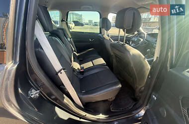 Минивэн Renault Scenic 2011 в 