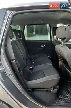 Минивэн Renault Scenic 2010 в 