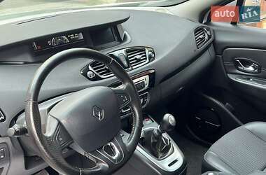 Минивэн Renault Scenic 2013 в 