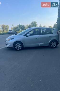 Минивэн Renault Scenic 2009 в 