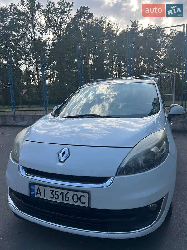 Минивэн Renault Scenic 2012 в Буче
