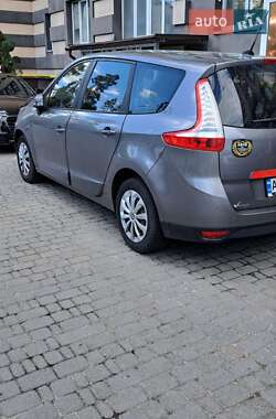 Минивэн Renault Scenic 2014 в 