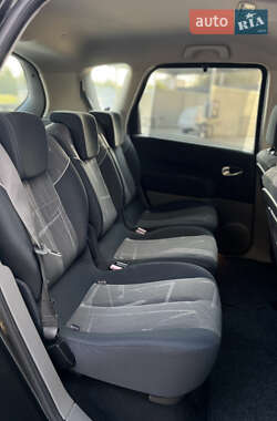 Минивэн Renault Scenic 2004 в 