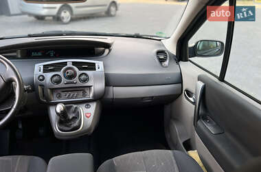Минивэн Renault Scenic 2004 в 