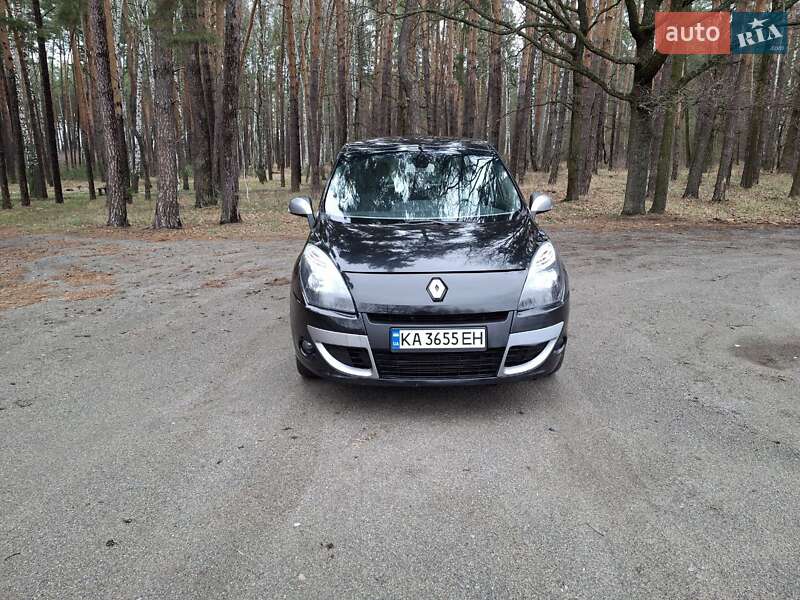 Минивэн Renault Scenic 2011 в 