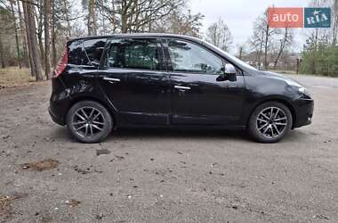 Минивэн Renault Scenic 2011 в 