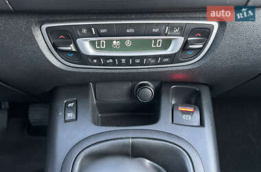 Минивэн Renault Scenic 2013 в 