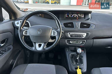Минивэн Renault Scenic 2013 в 