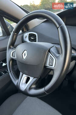 Минивэн Renault Scenic 2013 в 