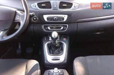 Минивэн Renault Scenic 2015 в 