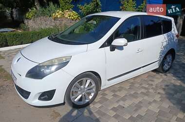 Минивэн Renault Scenic 2010 в 