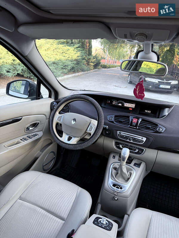 Минивэн Renault Scenic 2011 в Смеле