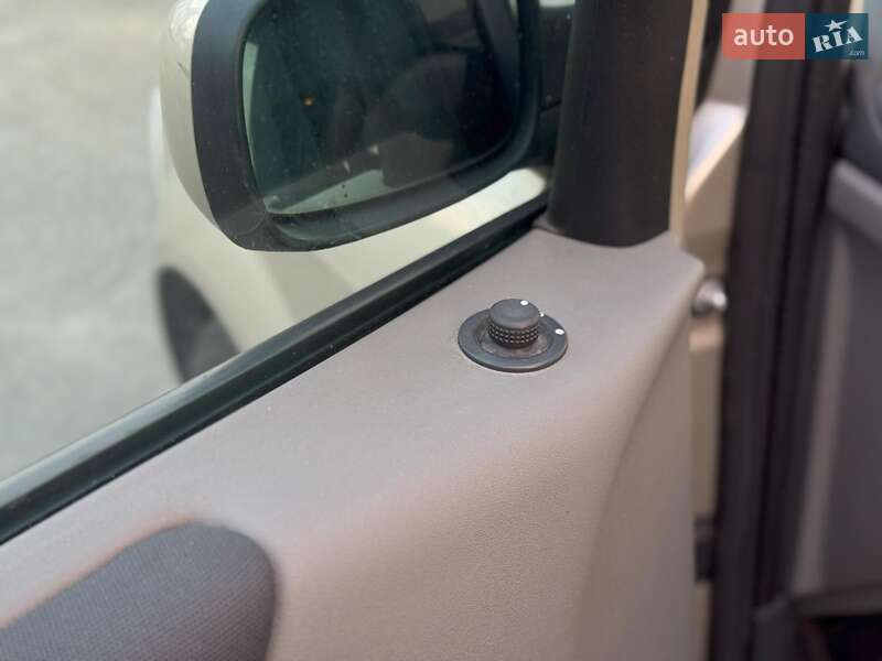 Минивэн Renault Scenic 2007 в Киеве