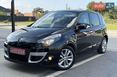 Минивэн Renault Scenic 2011 в 
