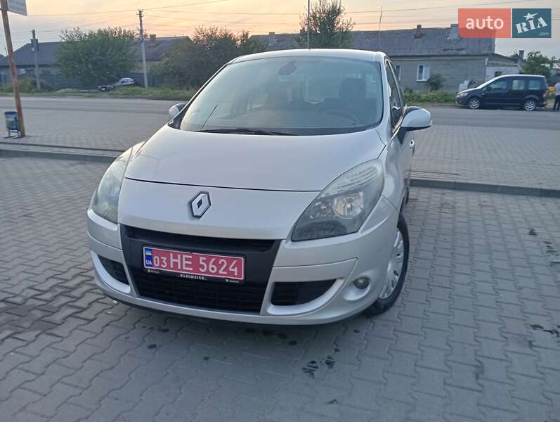 Минивэн Renault Scenic 2009 в 