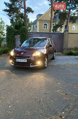 Минивэн Renault Scenic 2012 в 