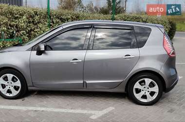 Минивэн Renault Scenic 2010 в 