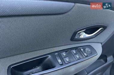 Минивэн Renault Scenic 2011 в 