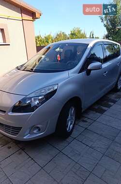 Минивэн Renault Scenic 2009 в Лохвице