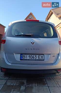 Минивэн Renault Scenic 2009 в 