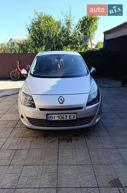 Минивэн Renault Scenic 2009 в 