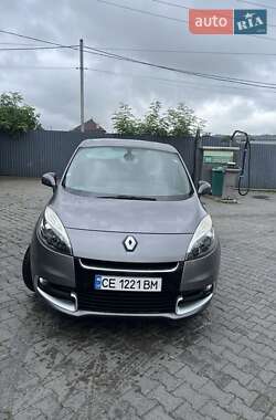 Минивэн Renault Scenic 2012 в 