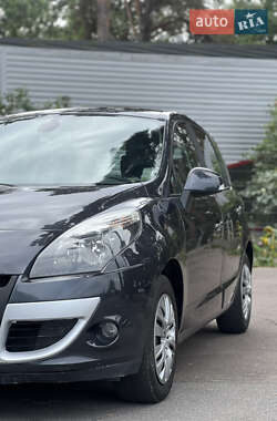 Минивэн Renault Scenic 2011 в 