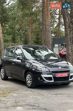 Минивэн Renault Scenic 2011 в 