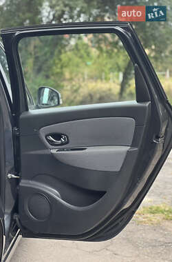 Минивэн Renault Scenic 2011 в 