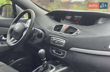 Минивэн Renault Scenic 2011 в 