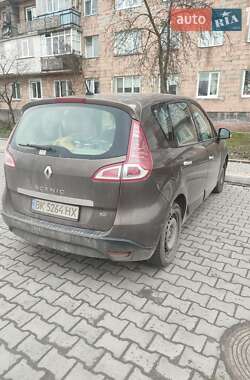 Минивэн Renault Scenic 2011 в 