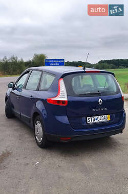 Минивэн Renault Scenic 2009 в 