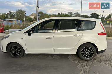 Минивэн Renault Scenic 2011 в 
