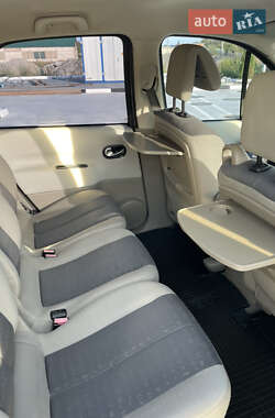 Минивэн Renault Scenic 2005 в 