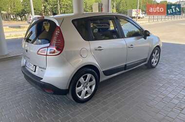 Минивэн Renault Scenic 2010 в 