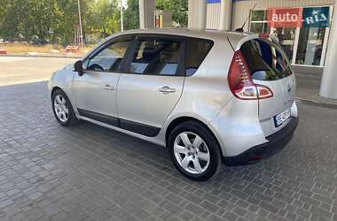 Минивэн Renault Scenic 2010 в 