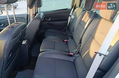 Минивэн Renault Scenic 2011 в 