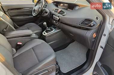 Минивэн Renault Scenic 2011 в 