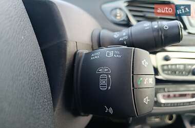 Минивэн Renault Scenic 2011 в 