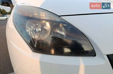 Минивэн Renault Scenic 2011 в 