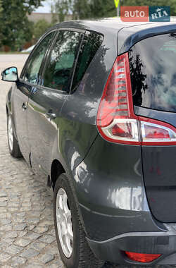 Минивэн Renault Scenic 2010 в 