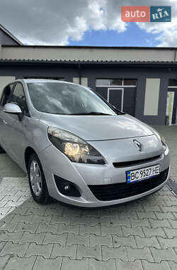 Минивэн Renault Scenic 2011 в 