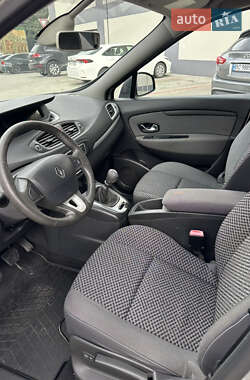 Минивэн Renault Scenic 2011 в 
