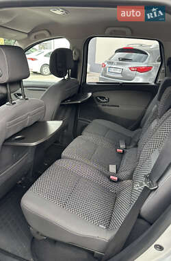 Минивэн Renault Scenic 2011 в 